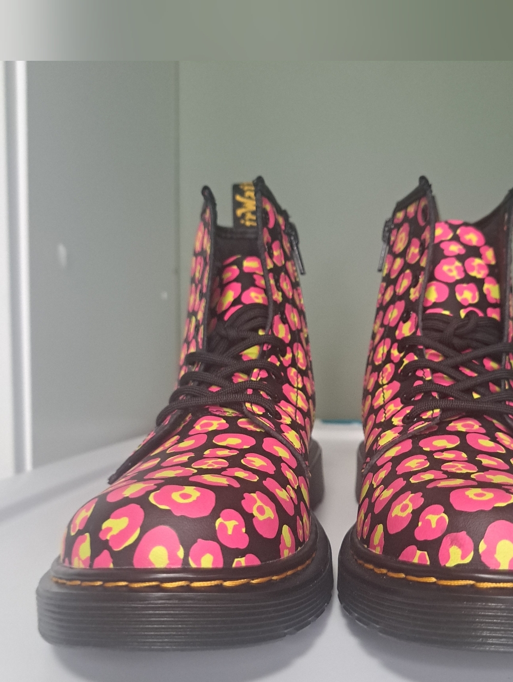 Dr. Martens 1460 Leopard Hydro Lace Bootie Pink 5 NWOB - Picture 6 of 10